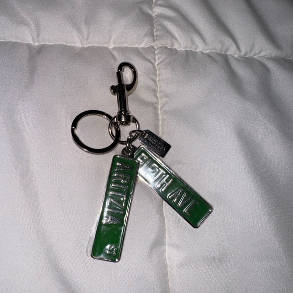 Aritzia Street Sign Fifth Avenue Keychain - Picture 2 of 2